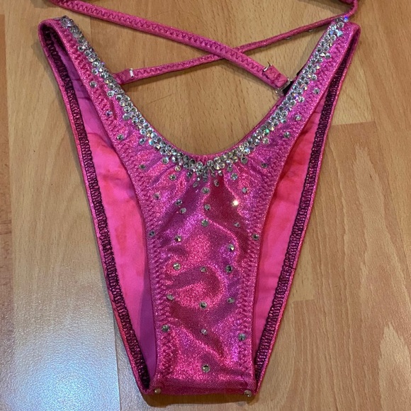 🍀 Lucky Figure Bodybuilding Competition Bikini 🍀 - Picture 7 of 16